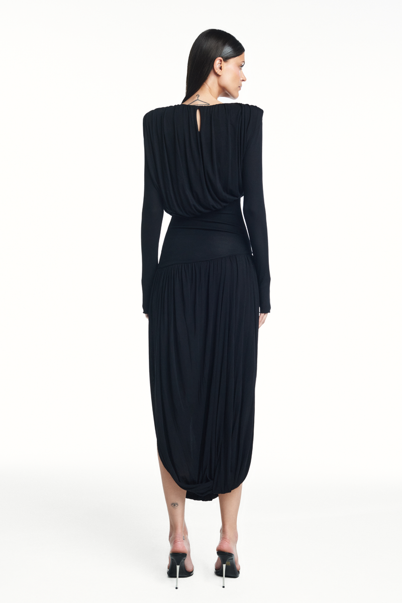 VESTIDO LONGO MANGA LONGA SAIA TORCIDA CORPO DRAPEADO MALHA PRETO (8980759281891)