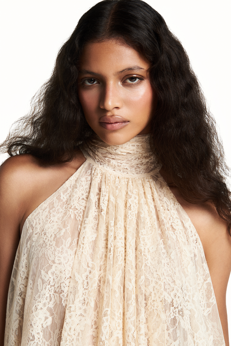 VESTIDO LONGO SEM MANGA GOLA ALTA BABADO MULLET RENDA BEGE
