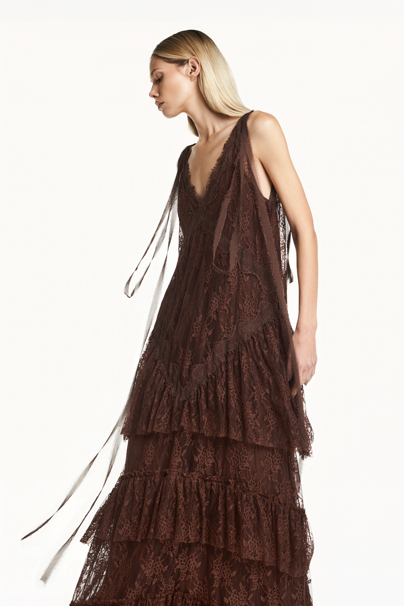 VESTIDO LONGO ALÇA BABADOS RENDA MARROM