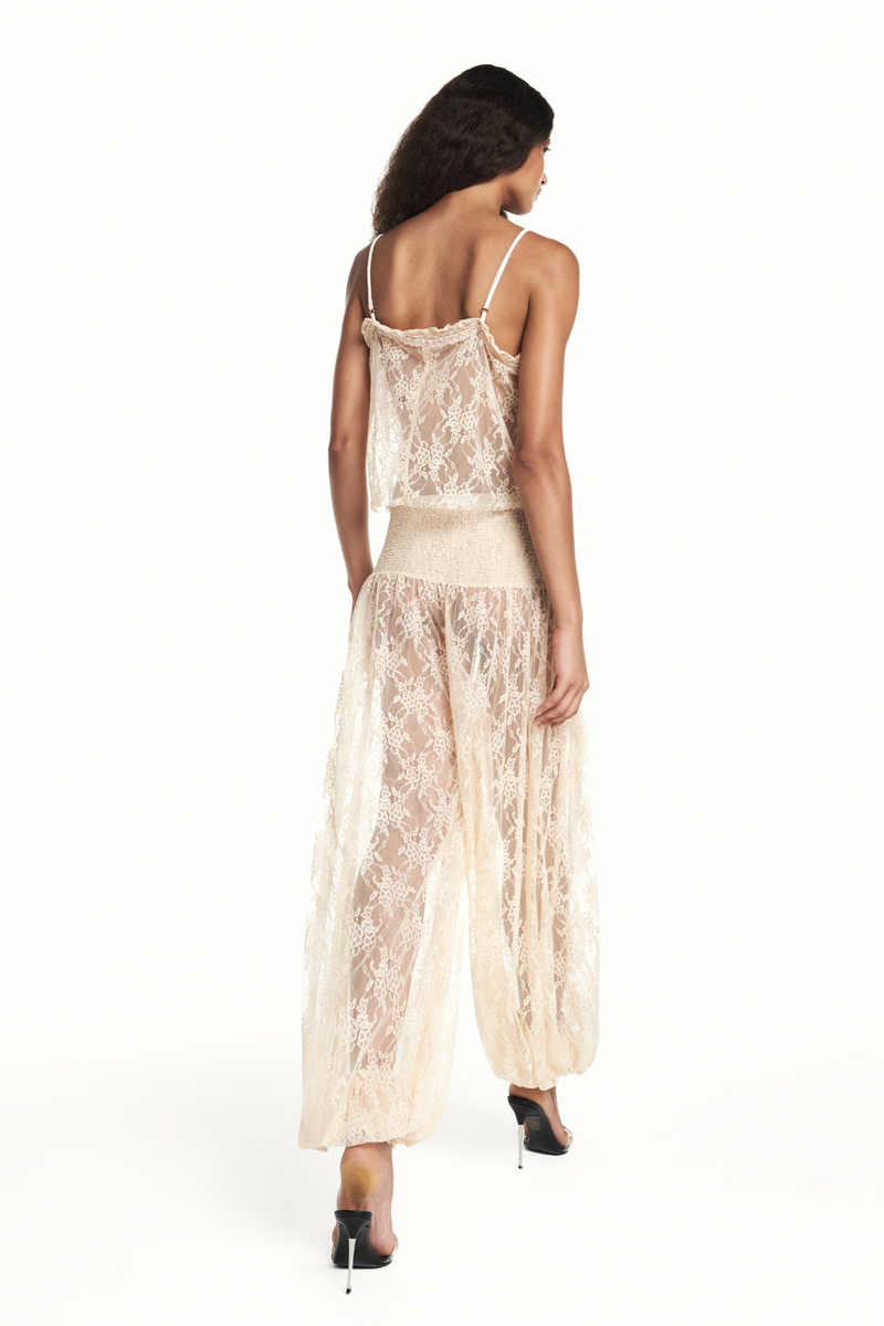 REGATA ALÇA BABADOS FRONTAIS RENDA BEGE