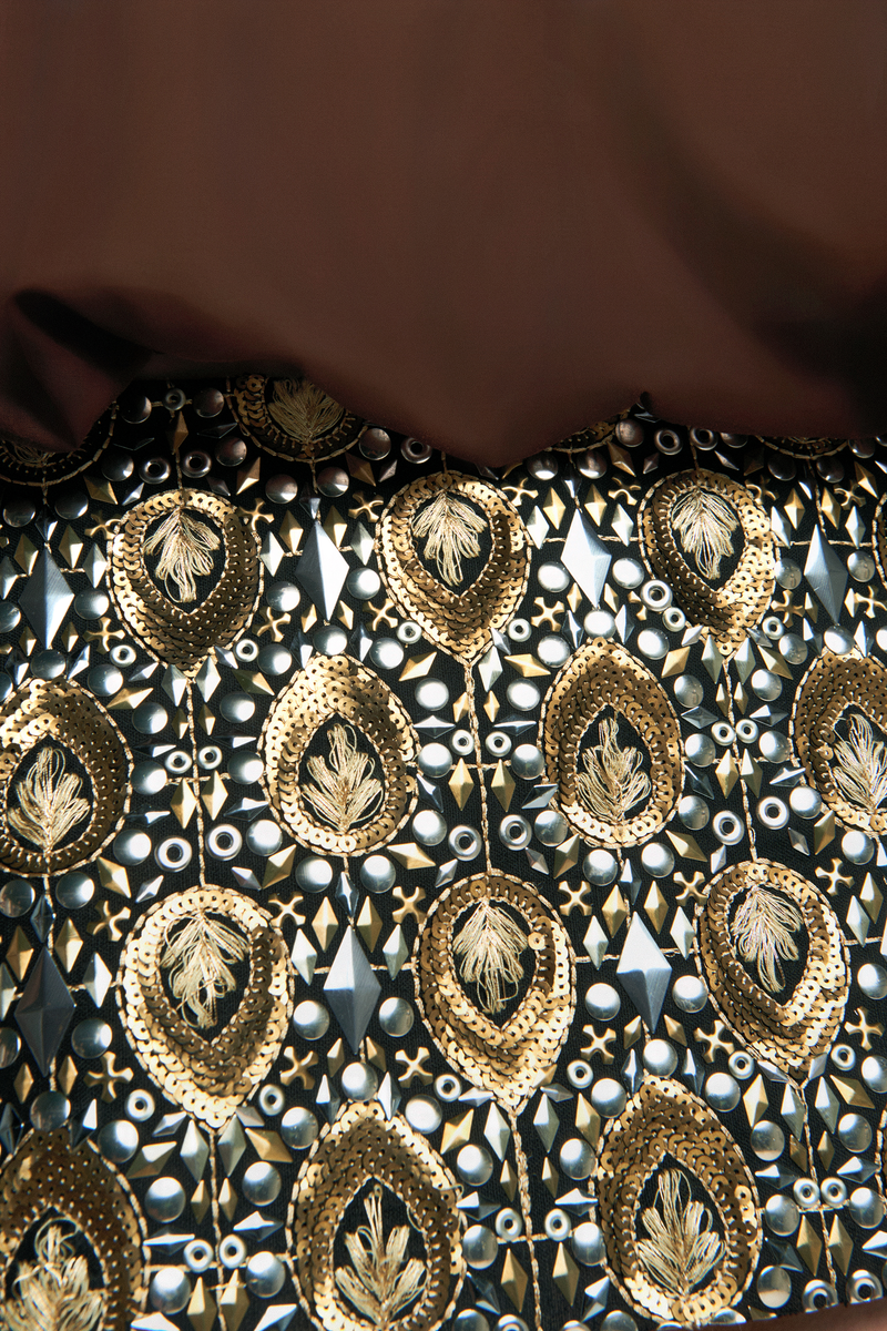 MINI SAIA BORDADO E METAIS