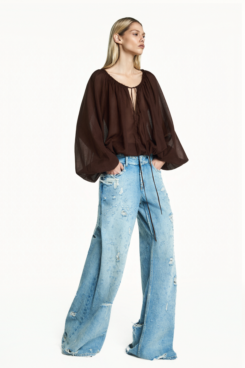 CALÇA JEANS PREGA INTERNA FLARE DESTROYED