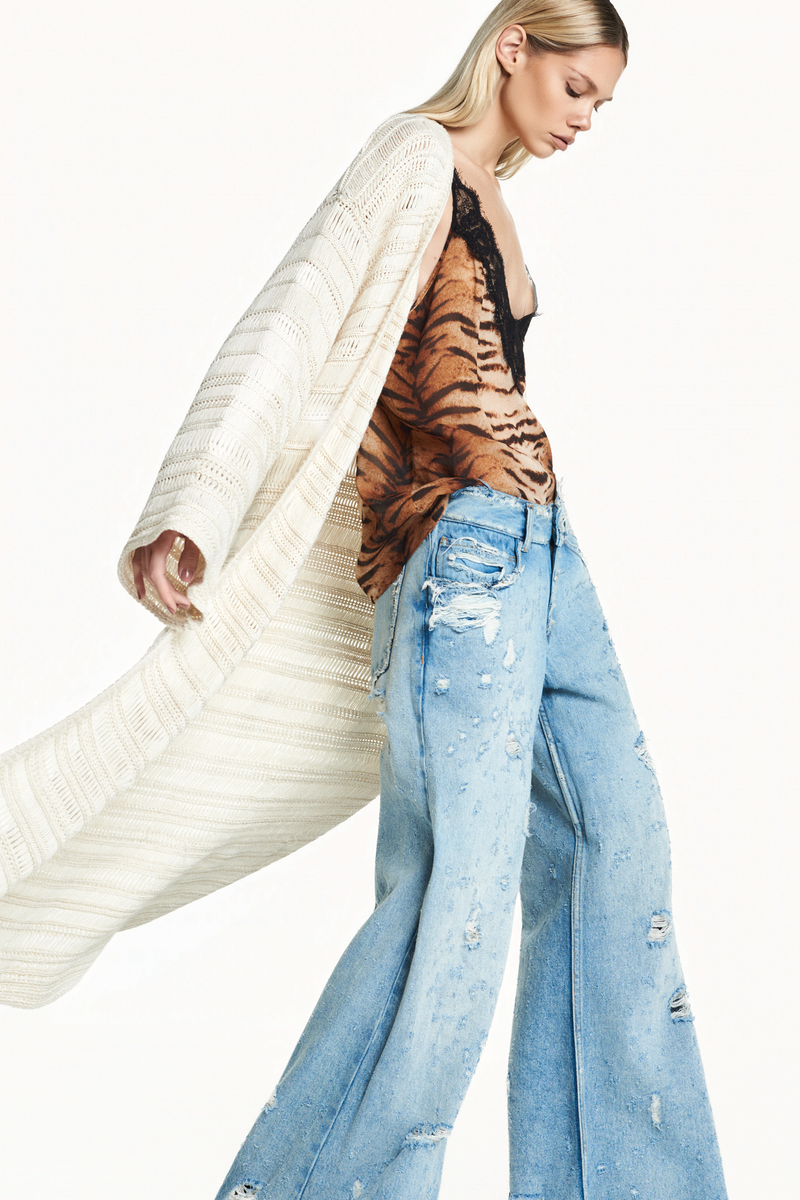 CALÇA JEANS PREGA INTERNA FLARE DESTROYED