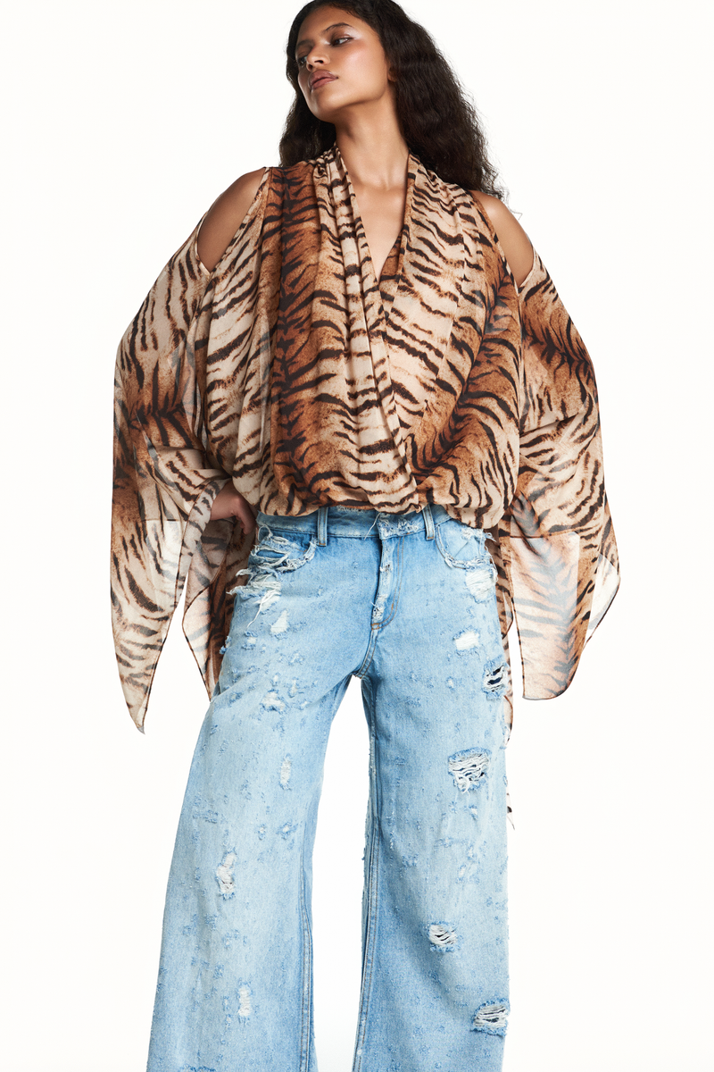 BLUSA DECOTE TRANSPASSE ELÁSTICO CINTURA MANGA AMPLA GEORGETE TIGRE