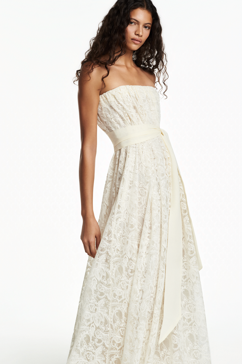 VESTIDO LONGO TOMARA QUE CAIA TULE CORDONÊ BORDADO