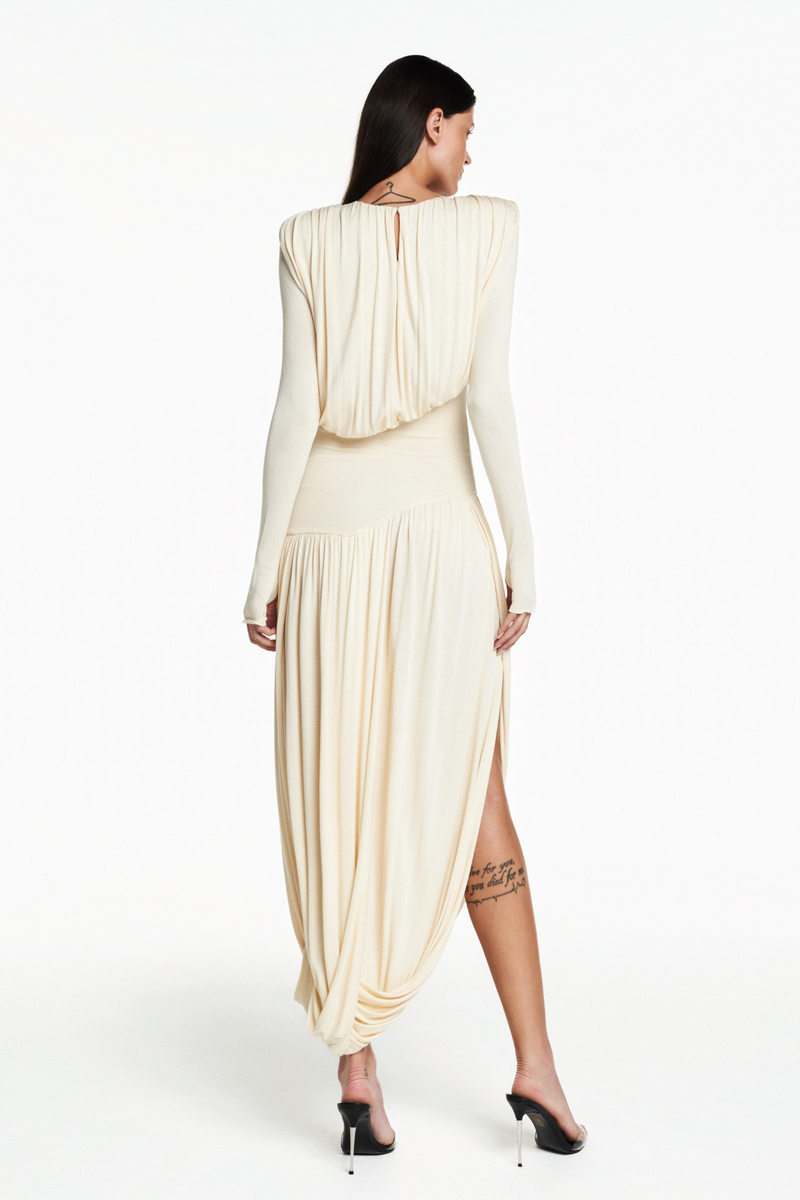 VESTIDO LONGO MANGA LONGA SAIA TORCIDA CORPO DRAPEADO MALHA MANTEIGA