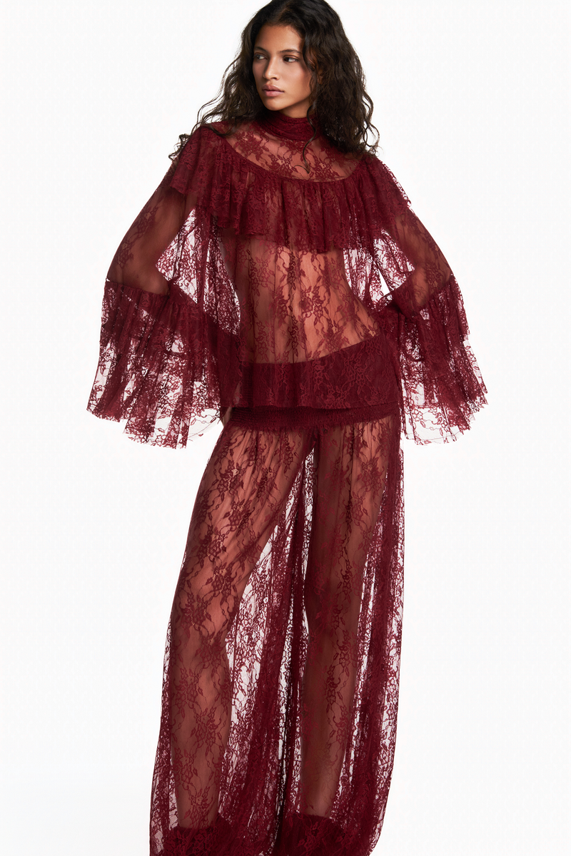 BLUSA GOLA ALTA BABADOS COLO E MANGAS RENDA BORDÔ