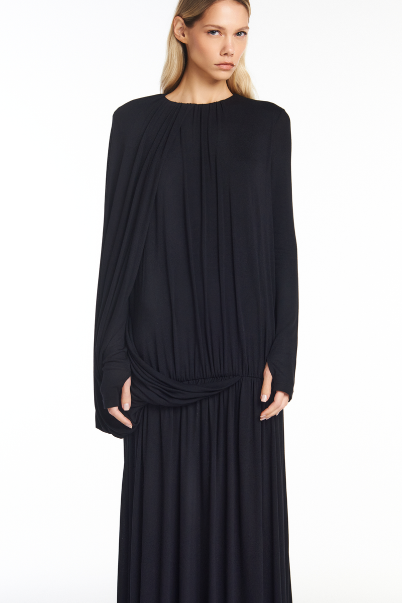 VESTIDO LONGO AMPLO MANGA LONGA MALHA PRETO (8950210068707)