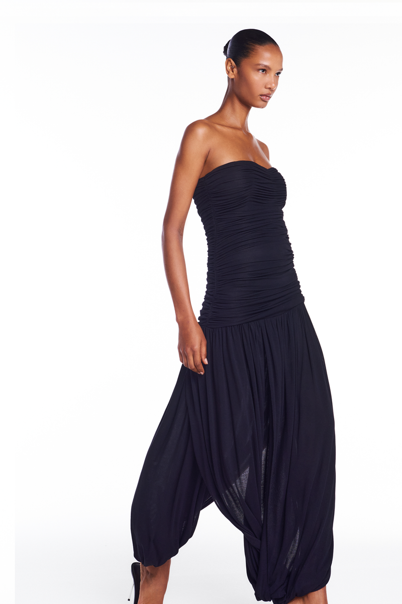 VESTIDO TOMARA QUE CAIA CORPO DRAPEADO SAIA TORCIDA MALHA PRETO (8950211412195)
