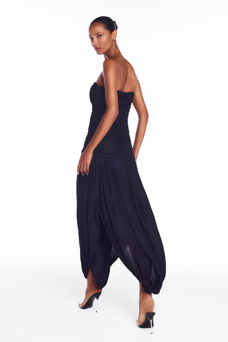 VESTIDO TOMARA QUE CAIA CORPO DRAPEADO SAIA TORCIDA MALHA PRETO (8950211412195)