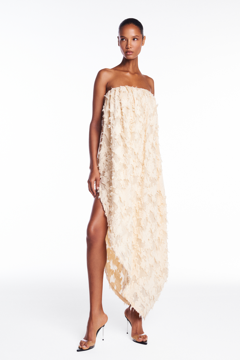 VESTIDO TOMARA QUE CAIA LONGO ASSIMÉTRICO ALGODÃO DEVORÊ MANTEIGA (8950211576035)