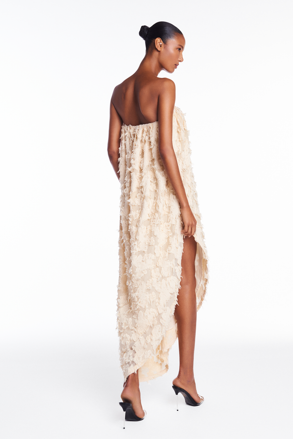 VESTIDO TOMARA QUE CAIA LONGO ASSIMÉTRICO ALGODÃO DEVORÊ MANTEIGA (8950211576035)