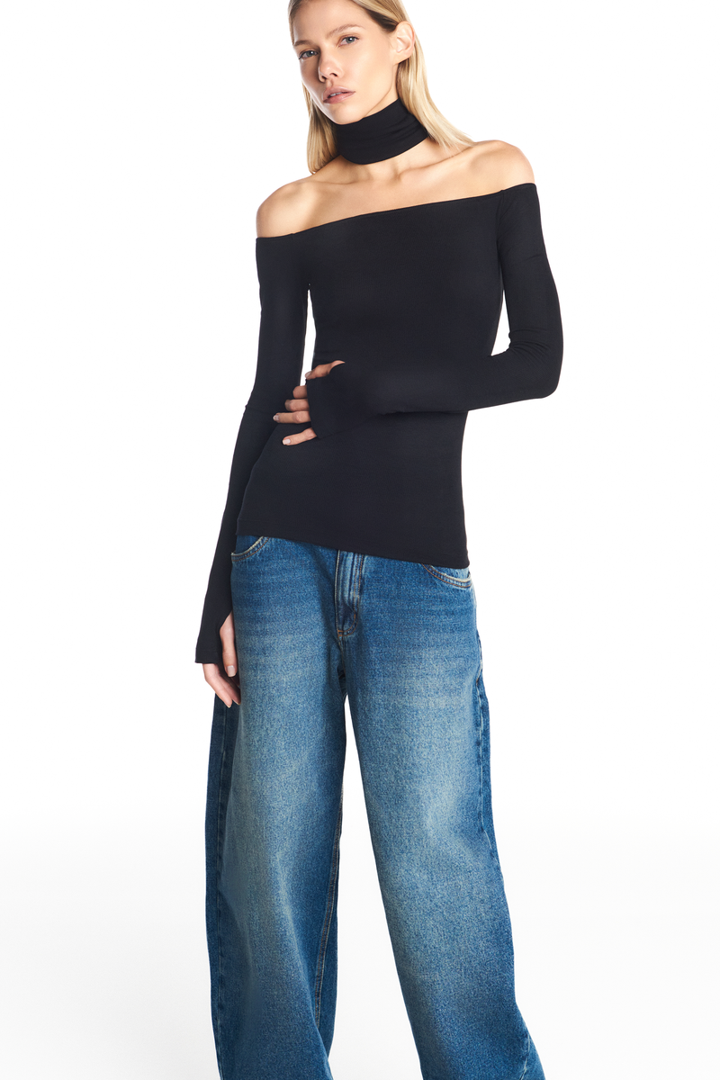 BLUSA DECOTE GOLA FALSA MALHA PRETA (8930458665187)