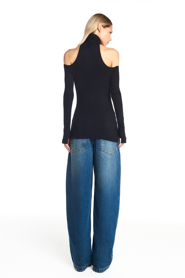 BLUSA DECOTE GOLA FALSA MALHA PRETA (8930458665187)
