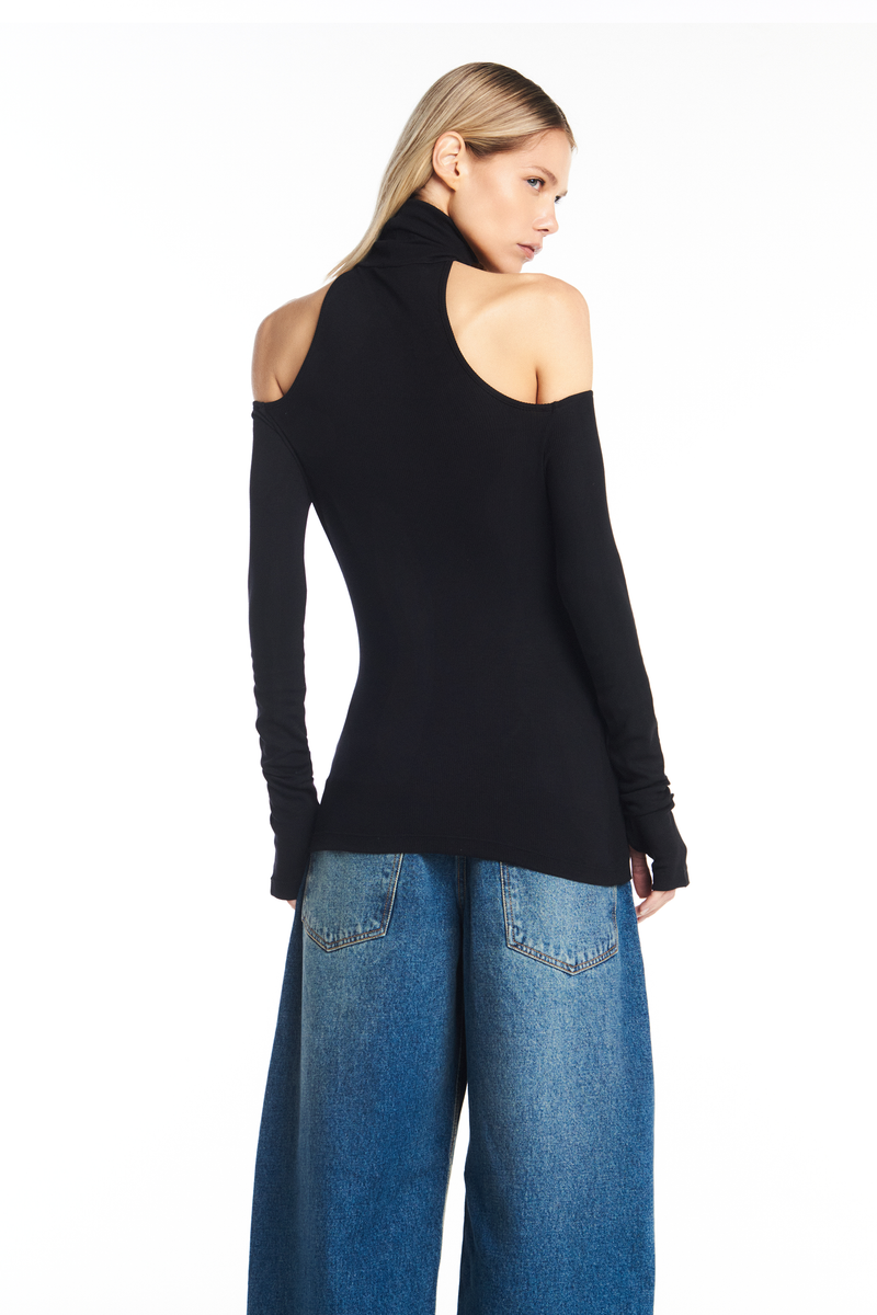 BLUSA DECOTE GOLA FALSA MALHA PRETA (8930458665187)