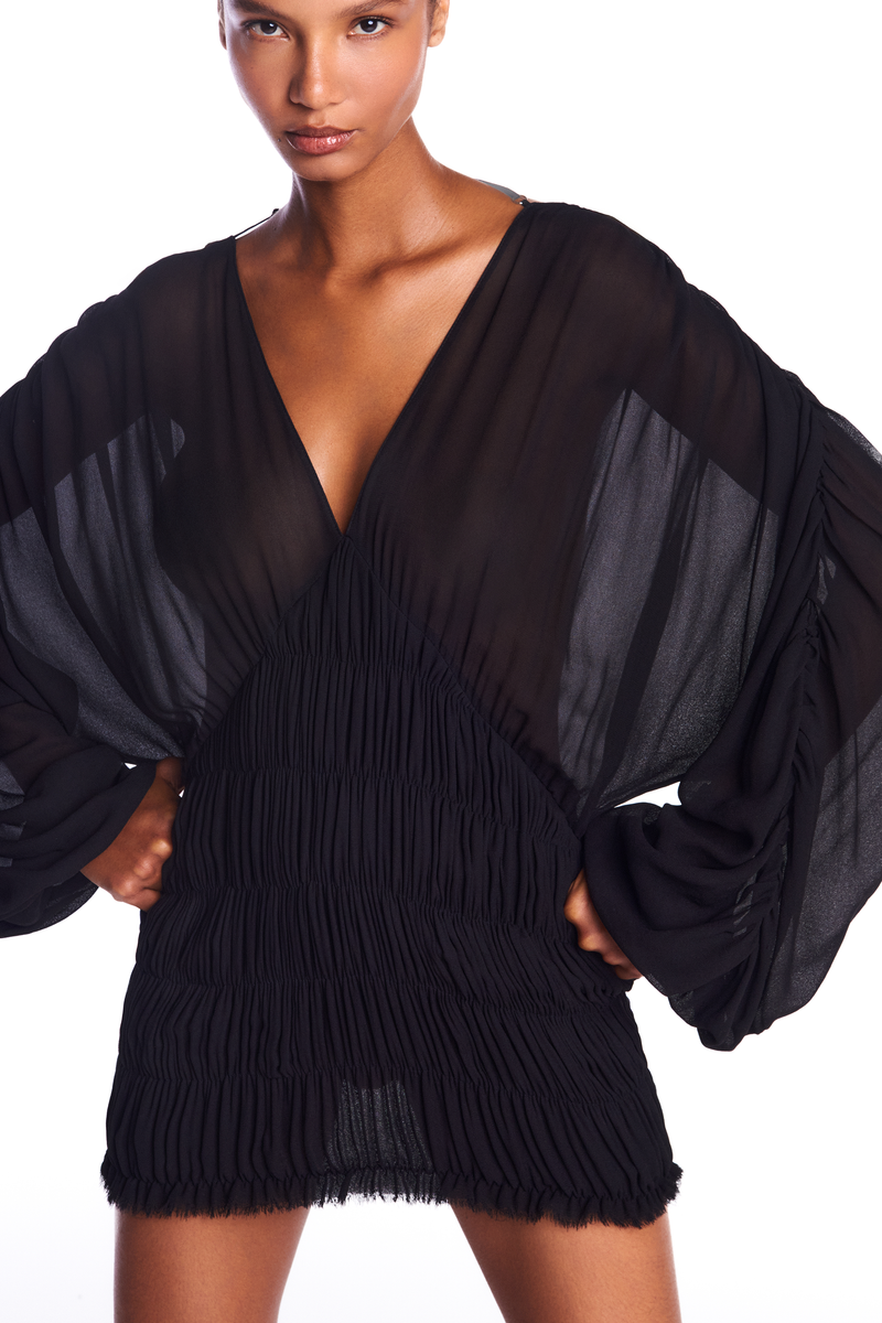 VESTIDO CURTO MANGA LONGA CORPO LASTEX GEORGETE PRETO (8950209380579)