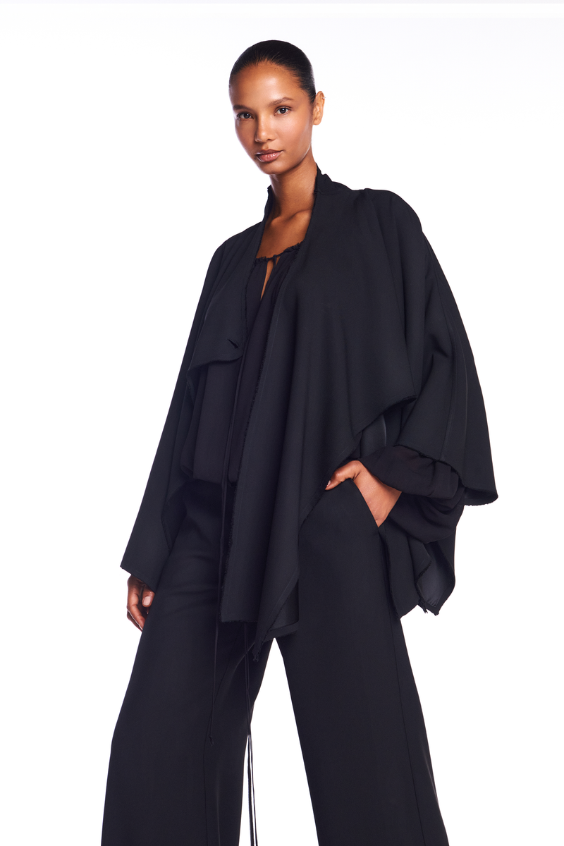 CAPA PELERINE PATOU HEAVY PRETO (8950208299235)