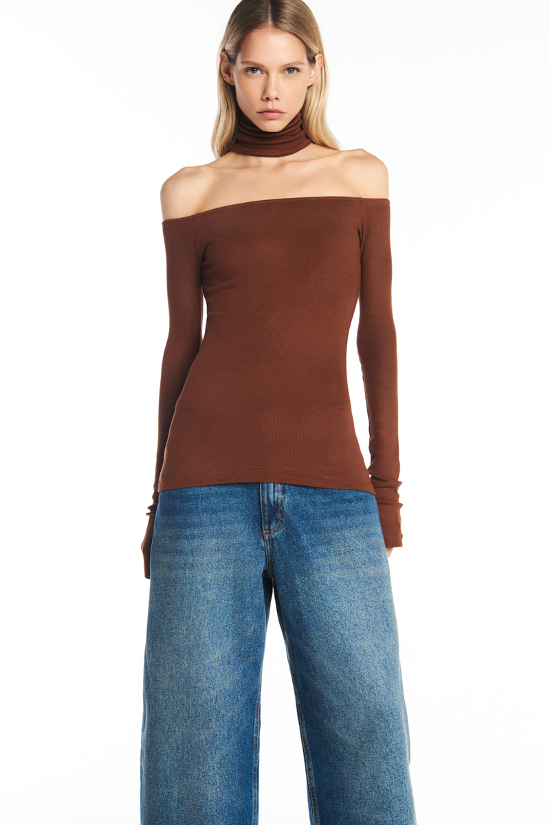 BLUSA DECOTE GOLA FALSA MALHA MARROM (8930458599651)