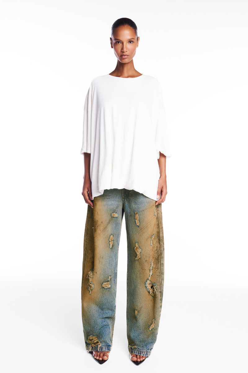 CALÇA JEANS BALLOON MANCHADA COM RASGOS (8952670748899)
