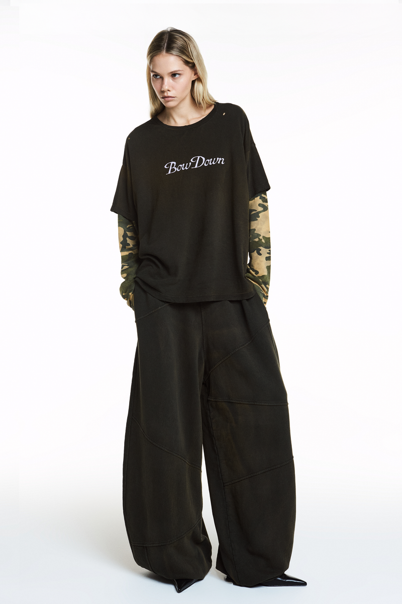 CAMISETA SOBREPOSIÇÃO LAÇO MANGA CAMUFLADA (8838230048995)