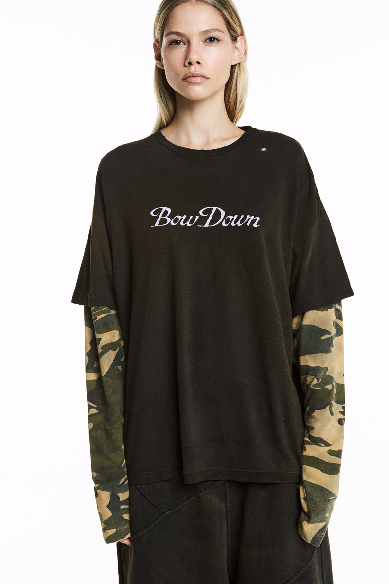 CAMISETA SOBREPOSIÇÃO LAÇO MANGA CAMUFLADA (8838230048995)