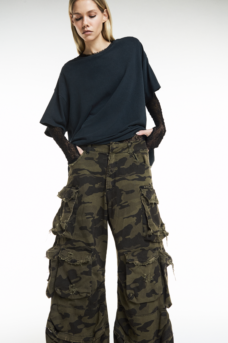 CALÇA CARGO 12 BOLSOS SARJA CAMUFLADA (8838238011619)