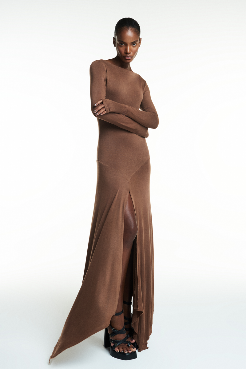 VESTIDO LONGO MANGA LONGA FENDA FRONTAL MALHA MARROM (8838232277219)