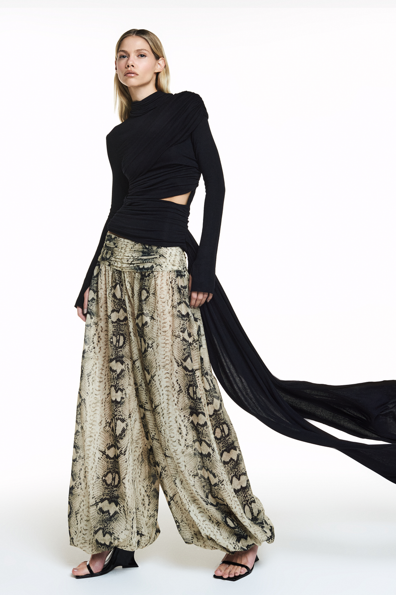 BLUSA GOLA ALTA MANGA LONGA TRANSPASSES MALHA PRETA (8838227362019)