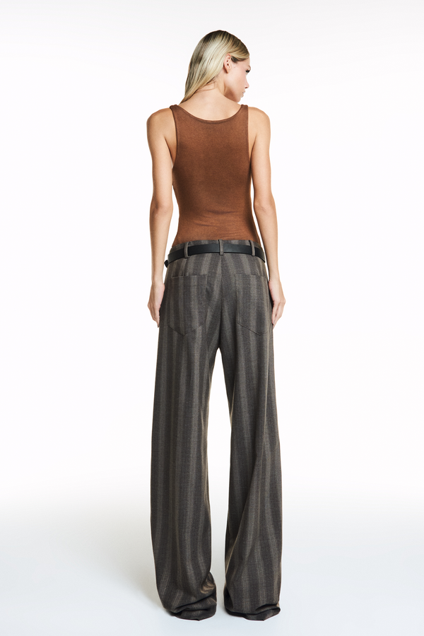 CALÇA RETA ALFAIATARIA LISTRADA MARROM (8838229360867)