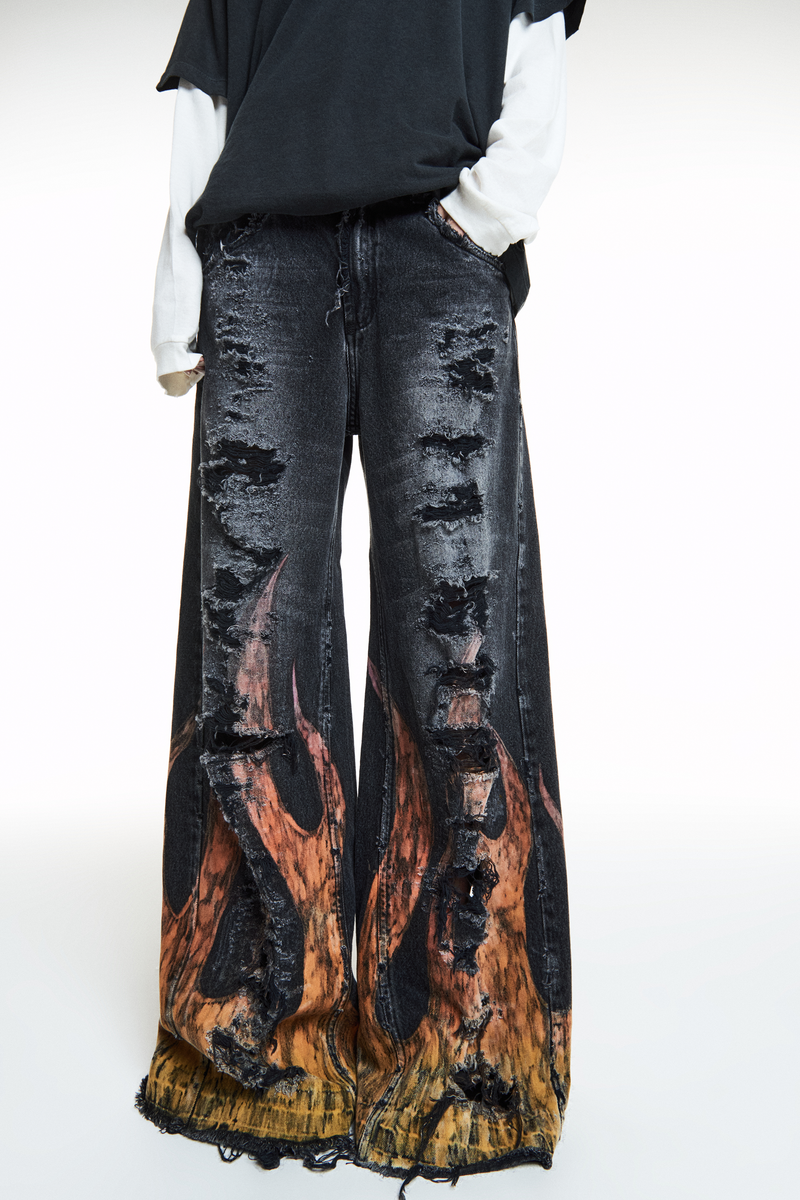 CALÇA JEANS BLACK FOGO COLORIDO PINTADO À MÃO (8838228574435)
