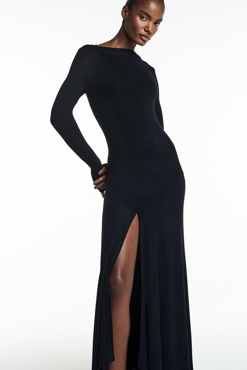 VESTIDO LONGO MANGA LONGA FENDA FRONTAL MALHA PRETA (8838232309987)