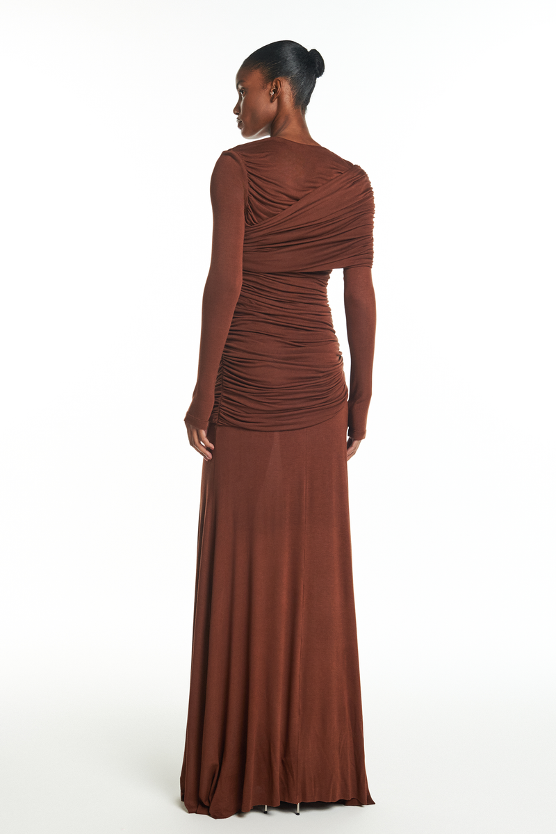 VESTIDO LONGO TRANSPASSES DECOTE ASSIMÉTRICO MANGA LONGA MALHA MARROM (8929000390883)