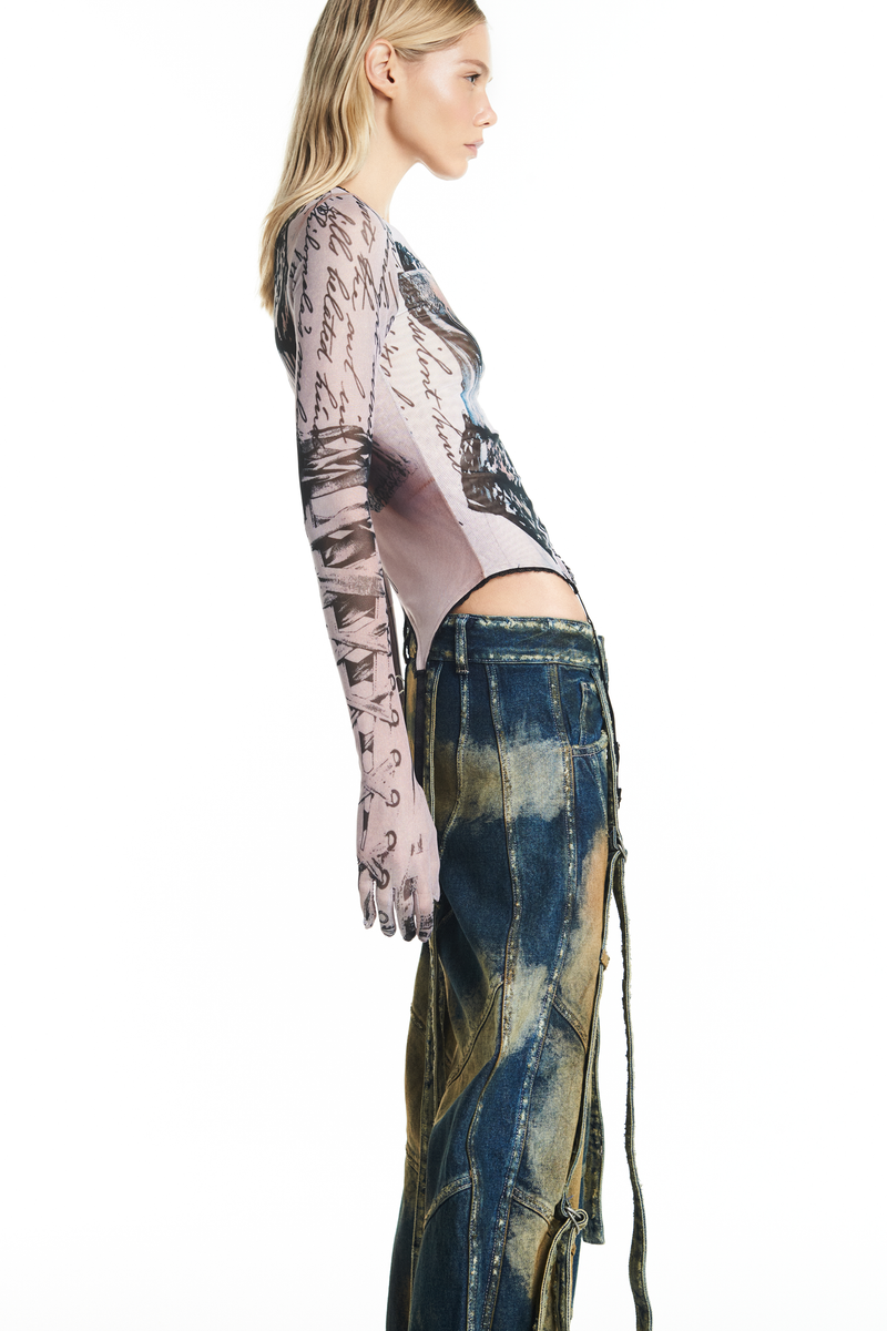 CALÇA JEANS MANCHADA RECORTES E FAIXAS (8930458796259)