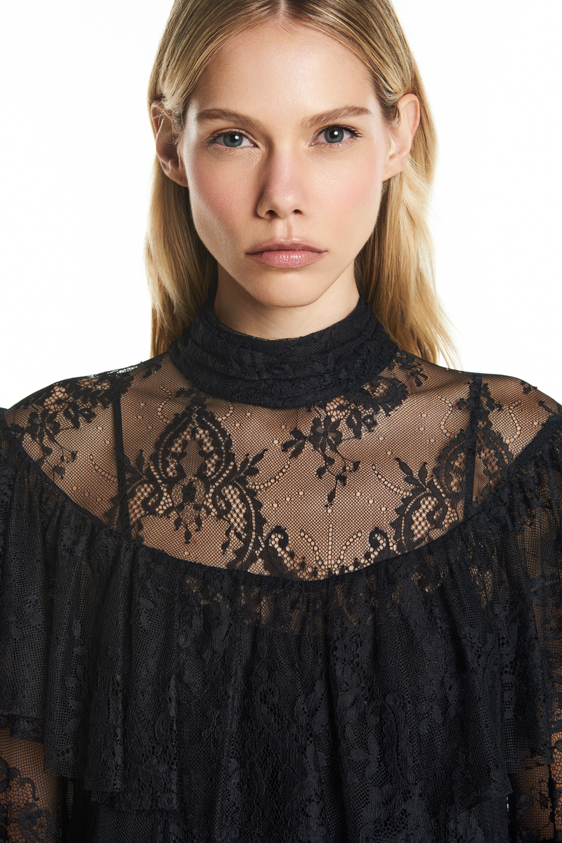 VESTIDO LONGO GOLA ALTA BABADOS RENDA PRETO (8928999375075)