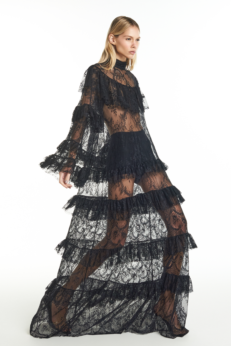 VESTIDO LONGO GOLA ALTA BABADOS RENDA PRETO (8928999375075)