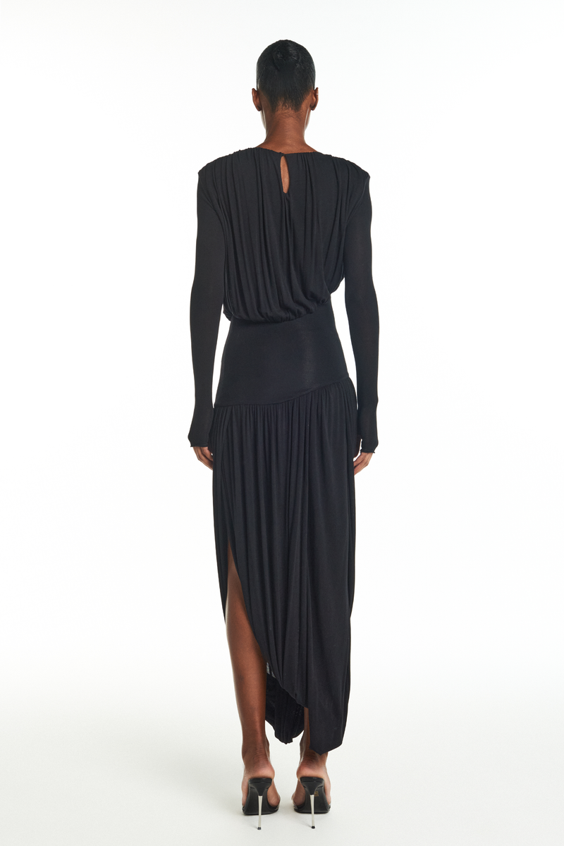 VESTIDO LONGO MANGA LONGA SAIA TORCIDA CORPO DRAPEADO MALHA PRETA (8929000030435)