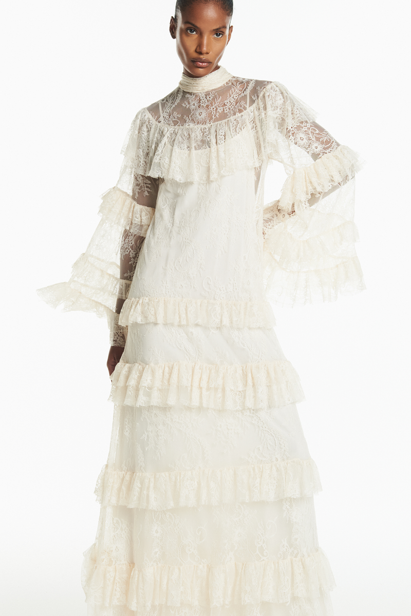 VESTIDO LONGO GOLA ALTA BABADOS RENDA OFF WHITE (8928998031587)