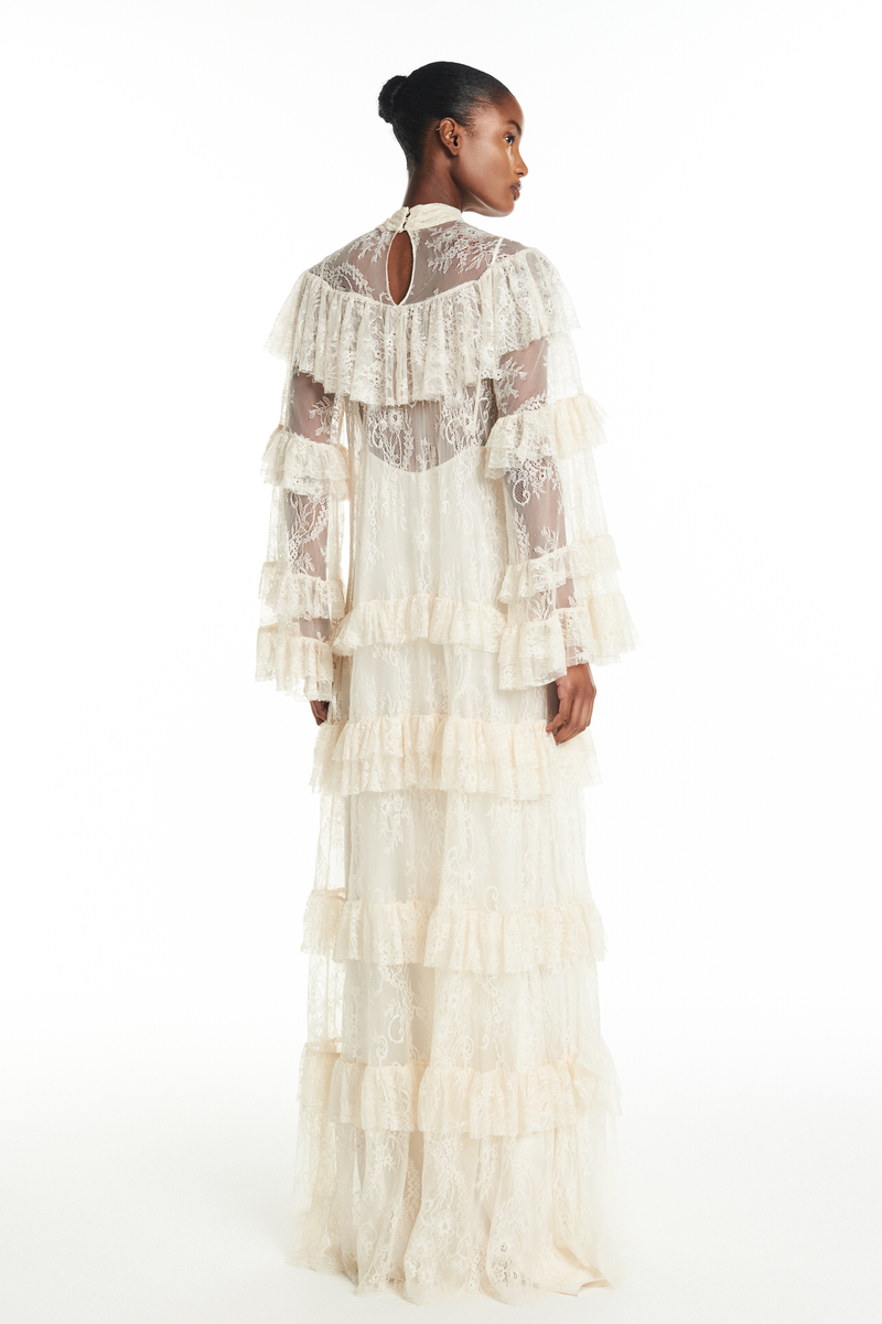 VESTIDO LONGO GOLA ALTA BABADOS RENDA OFF WHITE (8928998031587)