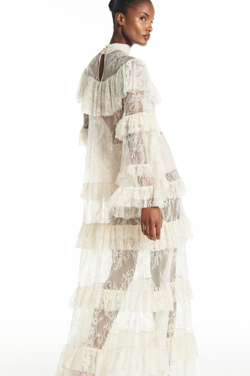 VESTIDO LONGO GOLA ALTA BABADOS RENDA OFF WHITE (8928998031587)