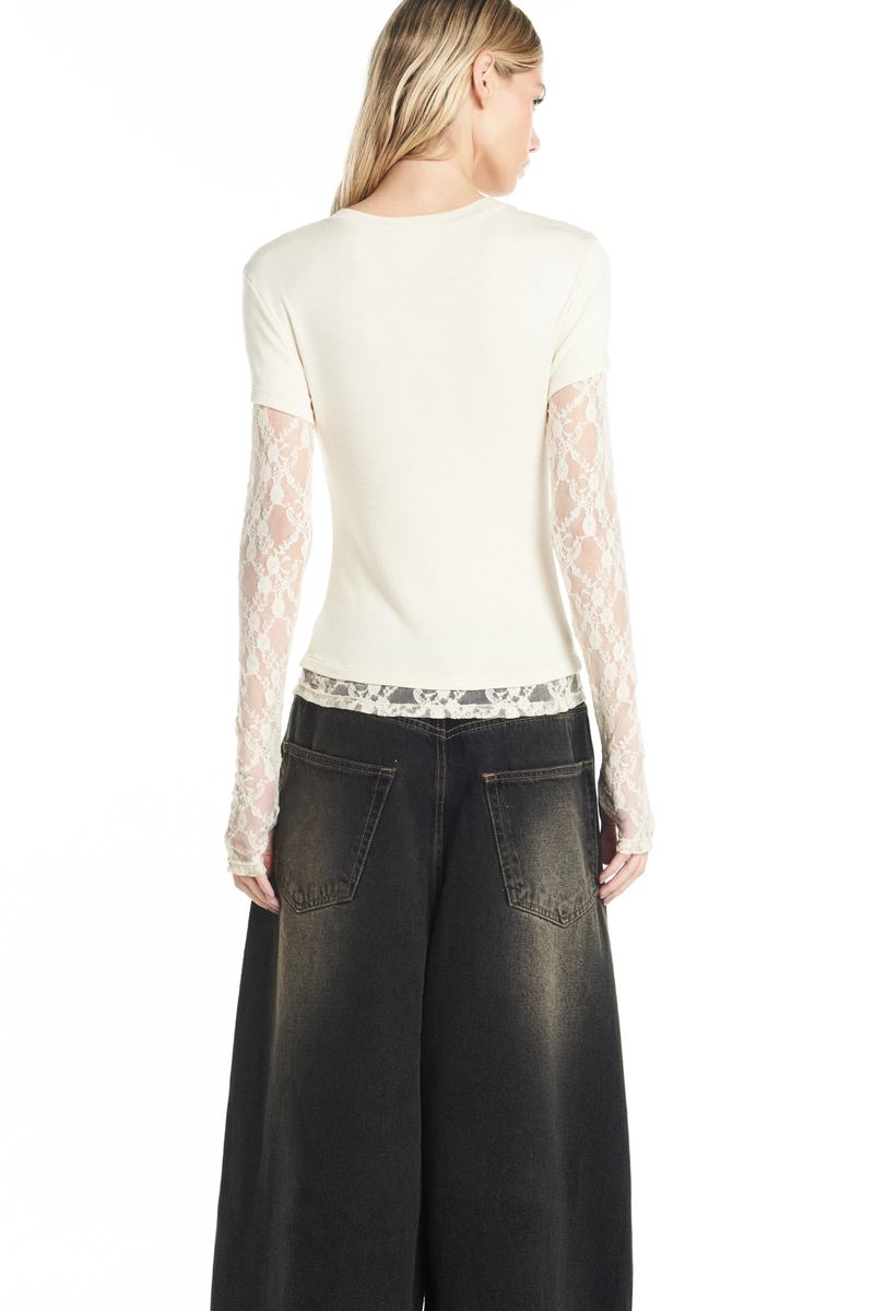 CAMISETA SOBREPOSIÇÃO MANGA RENDA OFF WHITE DOLL (8928989315299)