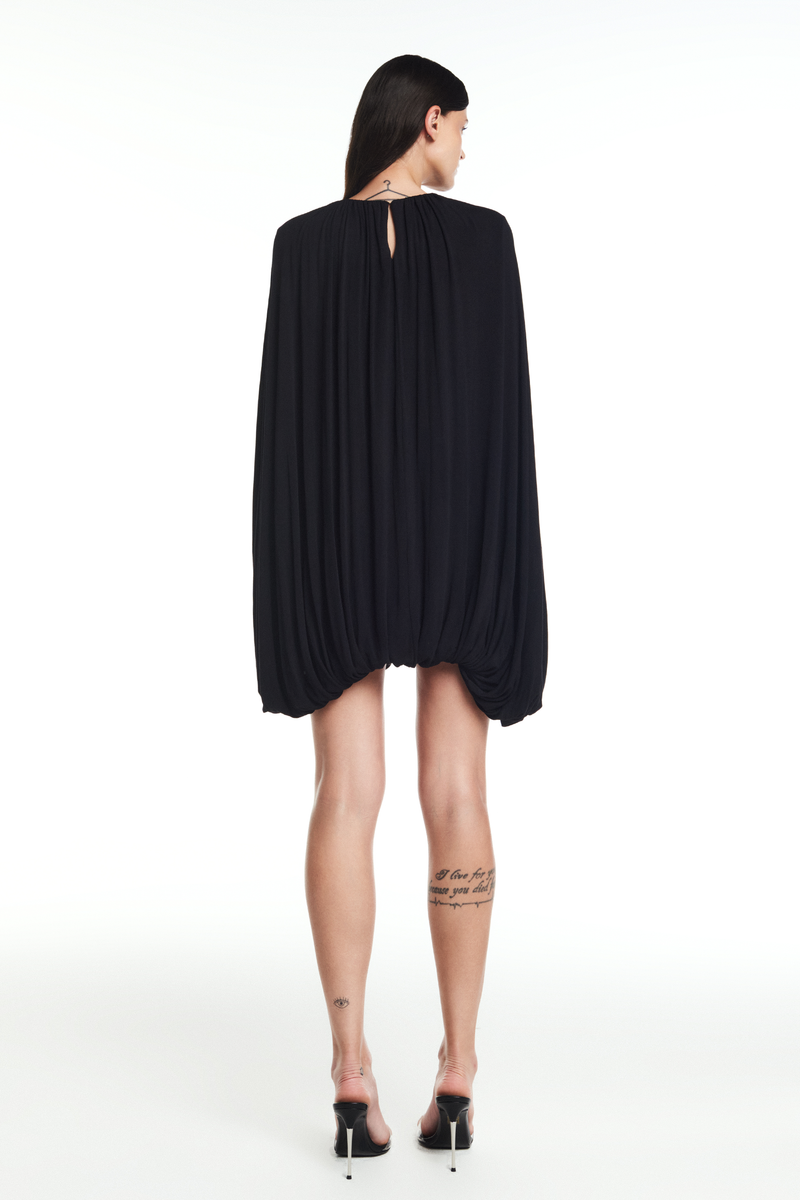VESTIDO CURTO AMPLO BALONÊ CAPA MALHA PRETO (8864602882275)