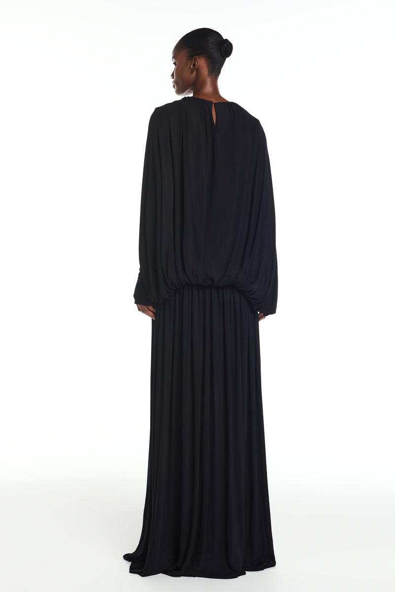 VESTIDO LONGO AMPLO CAPA MALHA PRETO (8864603046115)
