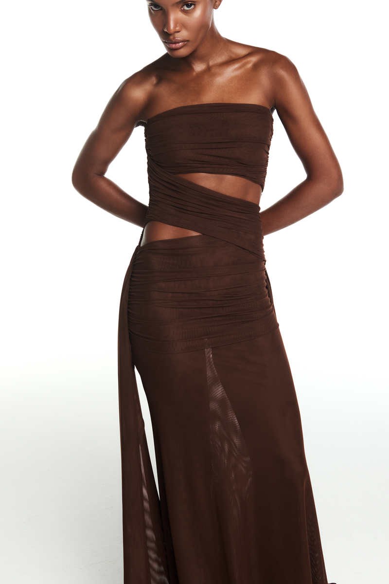 VESTIDO LONGO TOMARA QUE CAIA TRANSPASSES TULE MARROM (8864520143075)
