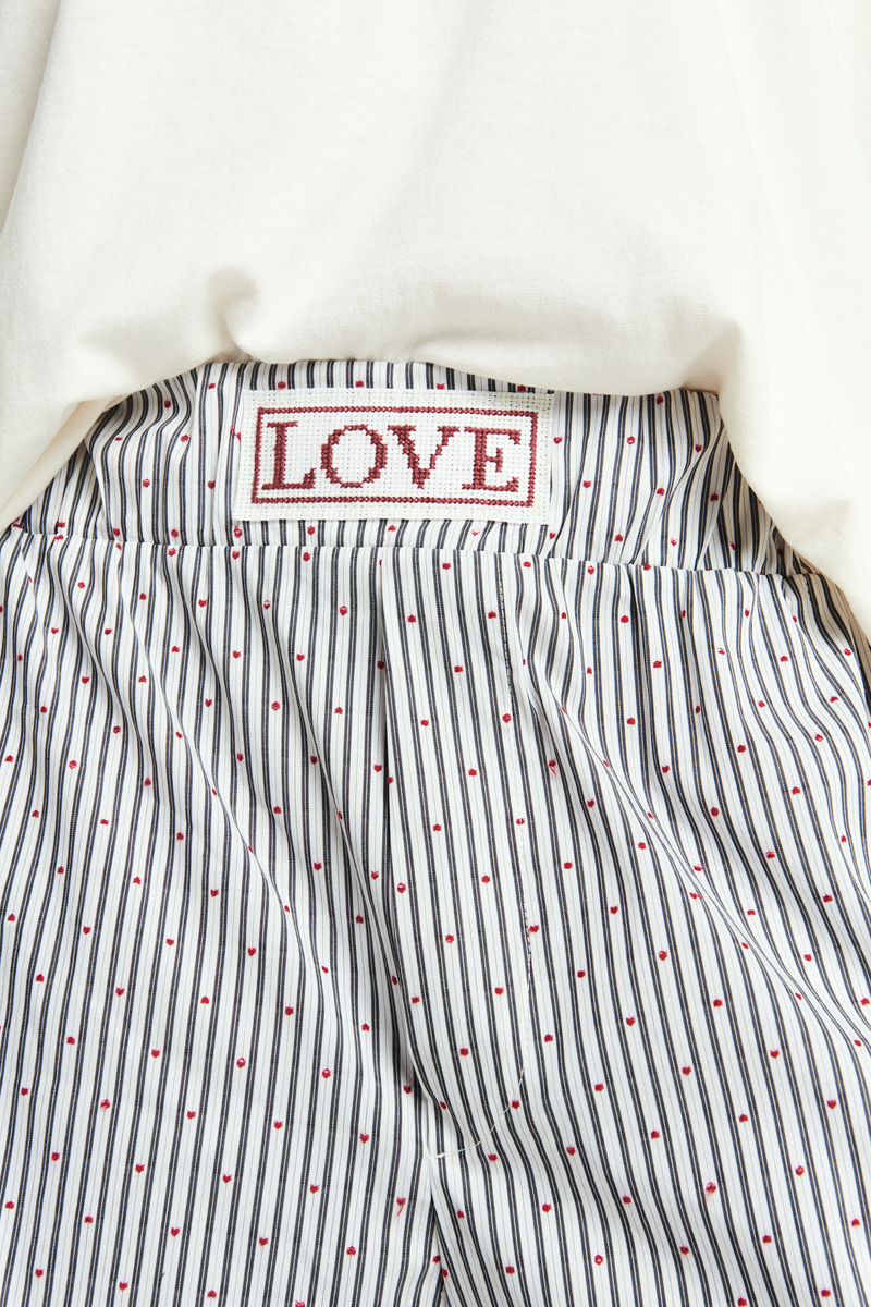 SHORTS ELÁSTICO CÓS BORDADO LOVE (8944688955619)