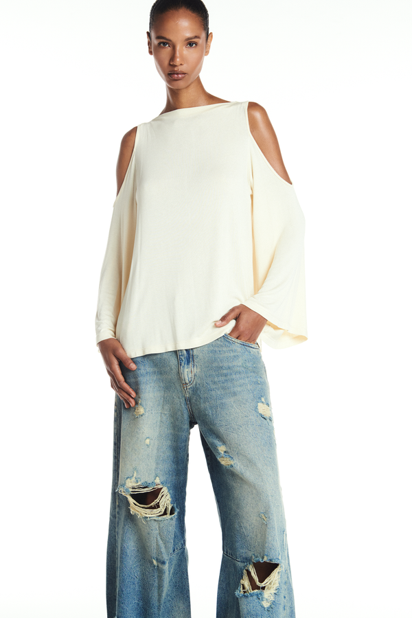 BLUSA AMPLA MANGA LONGA ABERTURA OMBRO MALHA MANTEIGA (8904896348387)