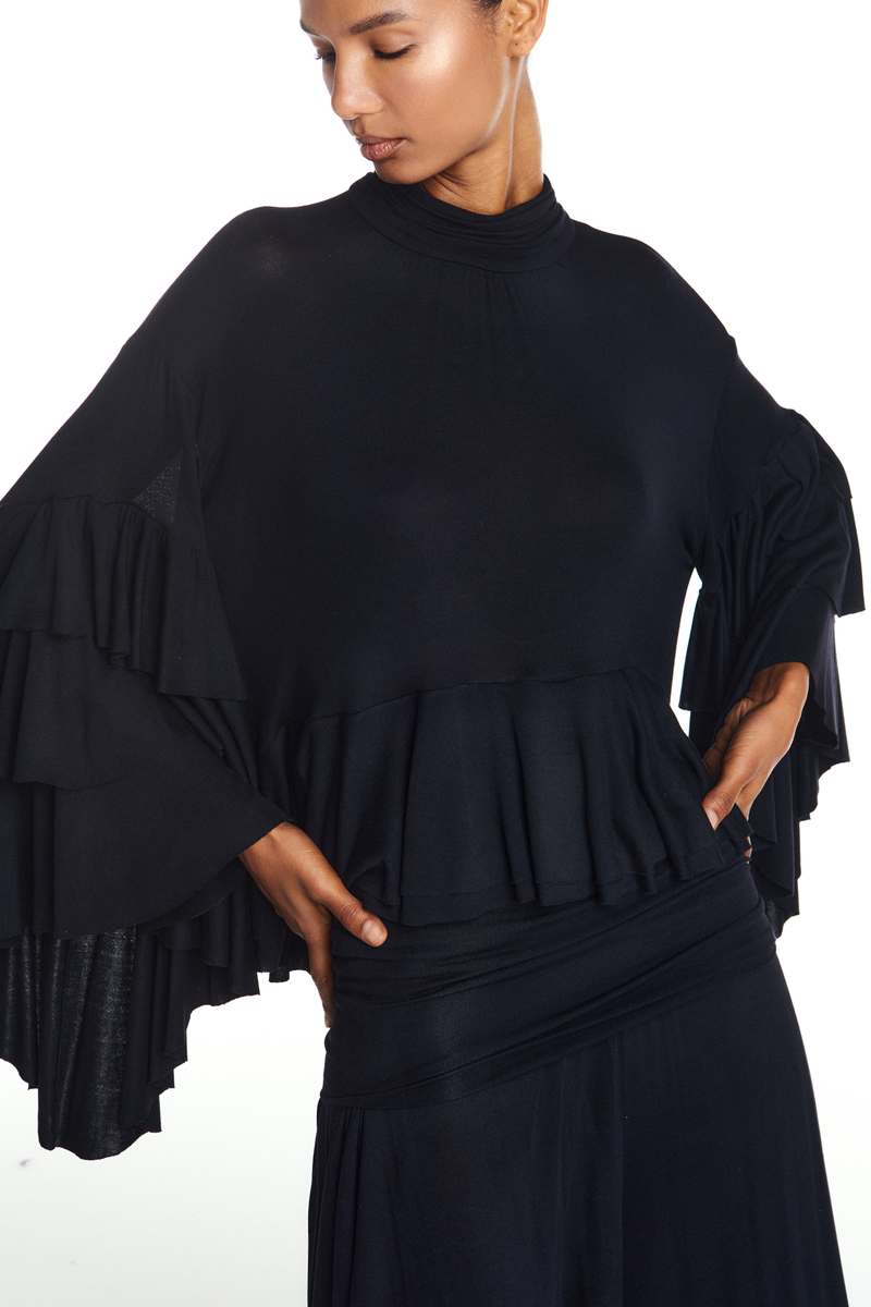 BLUSA GOLA ALTA BABADOS BARRA E MANGAS MALHA PRETA (8904896610531)