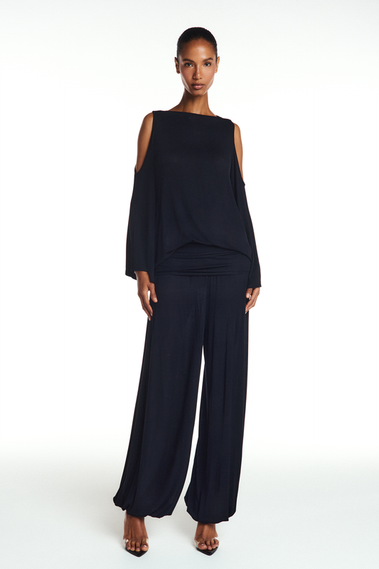 BLUSA AMPLA MANGA LONGA ABERTURA OMBRO MALHA PRETA (8904896413923)