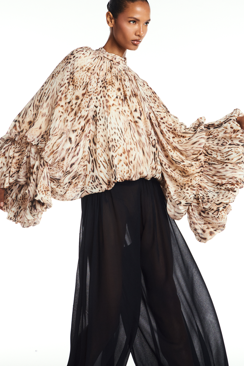 BLUSA AMPLA GOLA ALTA MANGA MORCEGO GEORGETE ONÇA (8904896282851)