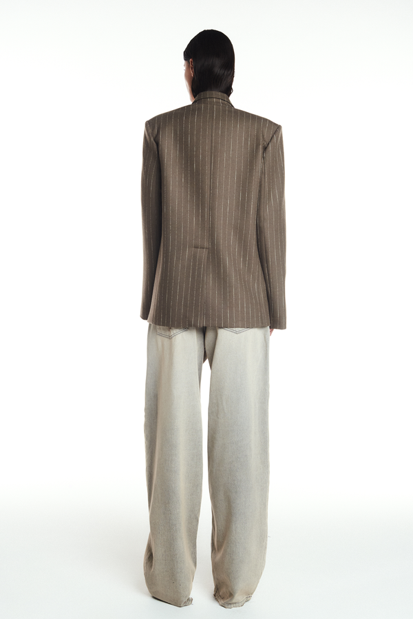 BLAZER ALFAIATARIA RISCA DE GIZ MARROM (8904896053475)