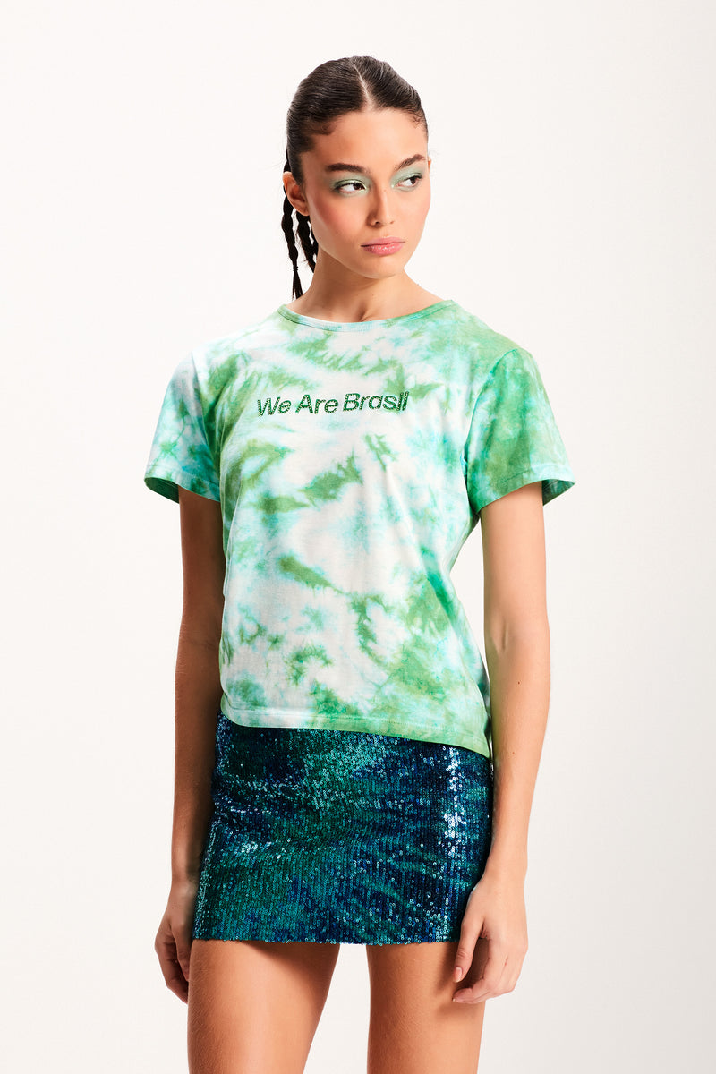 CAMISETA TIE DYE VERDE WE ARE BRASIL (7918637285603)